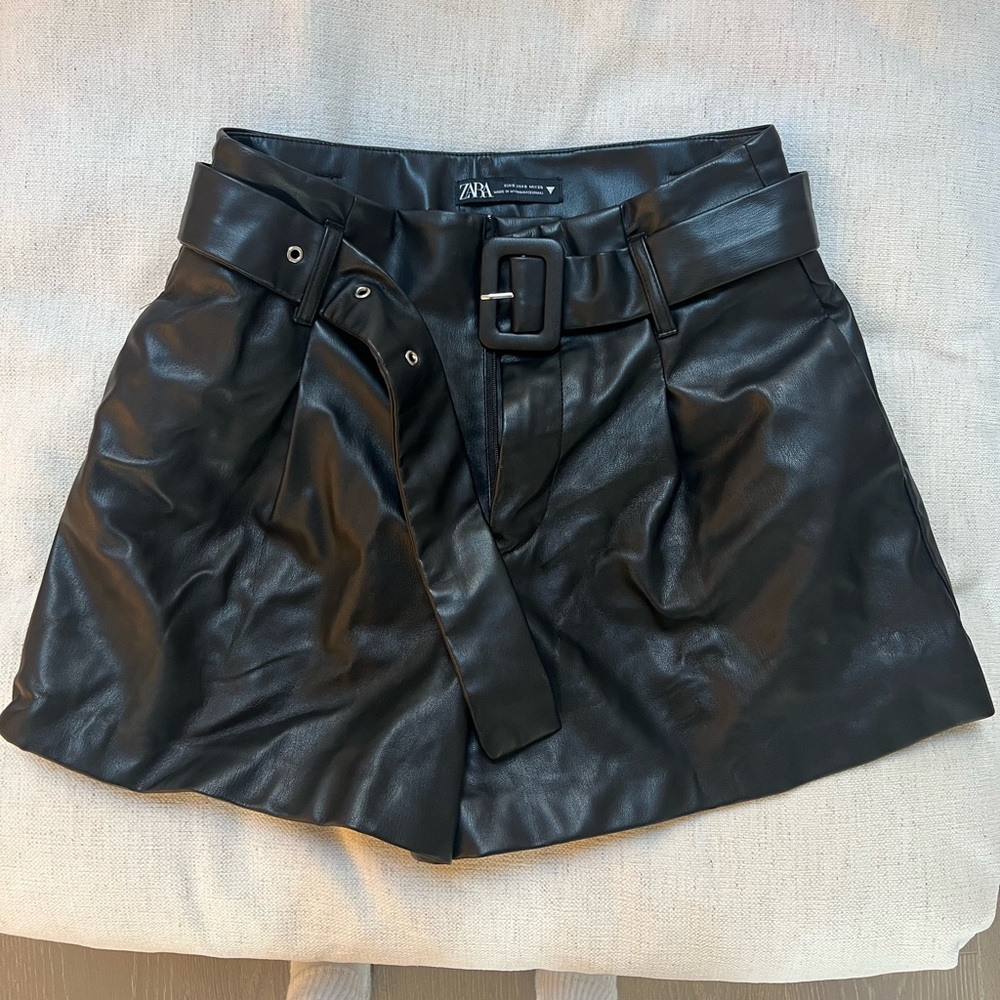 ZARA - black leather shorts